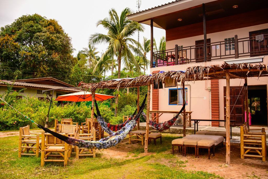Love Station Hostel Baan Tai Exterior foto